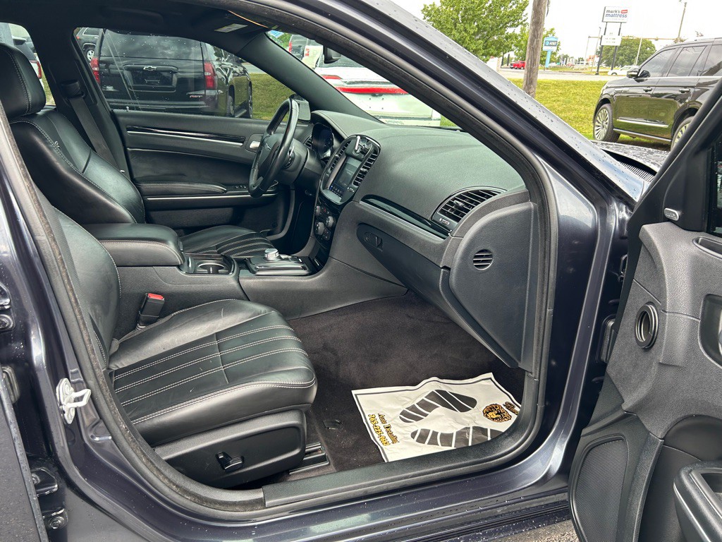 2018 Chrysler 300 Image 11