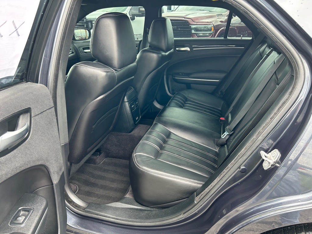 2018 Chrysler 300 Image 13