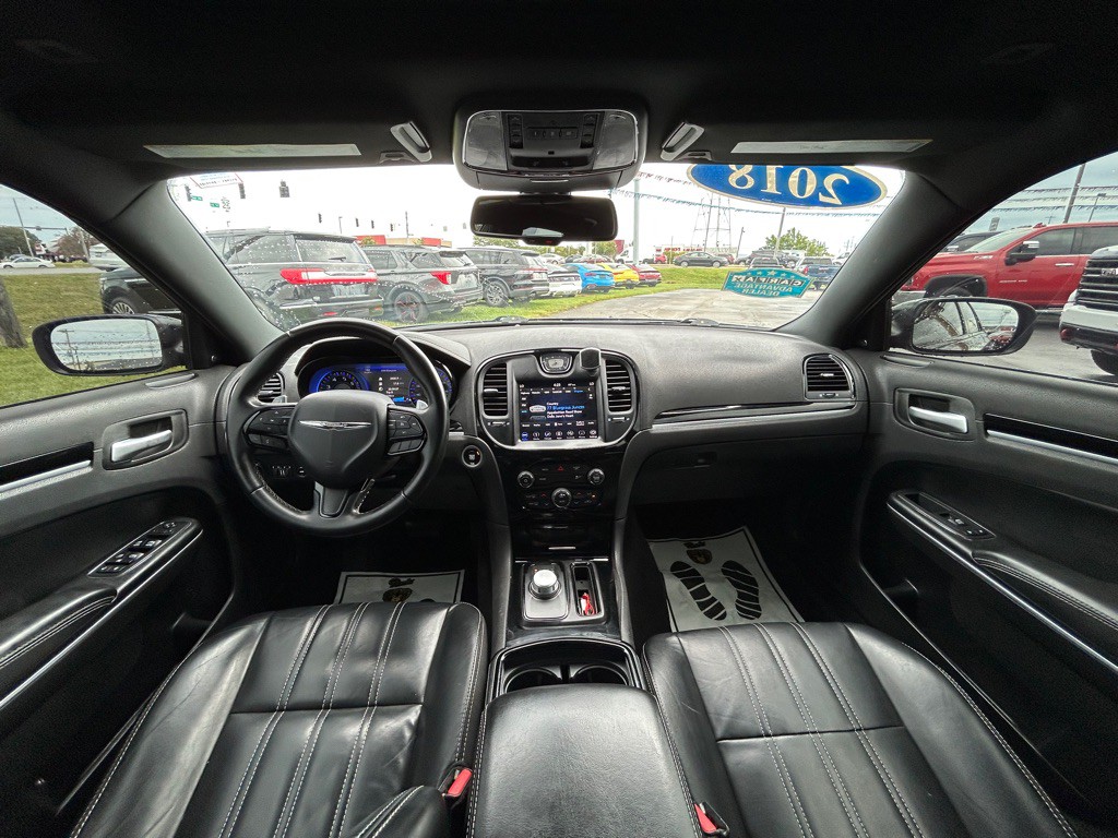 2018 Chrysler 300 Image 15