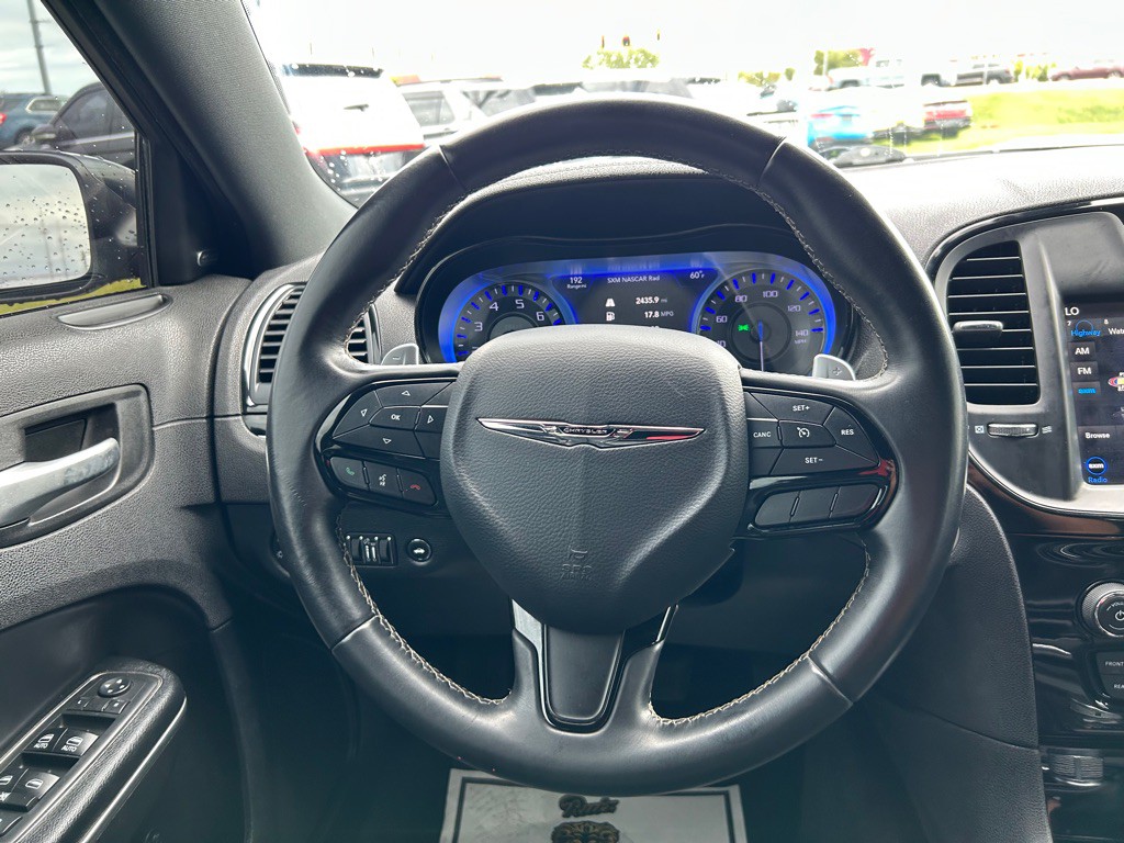 2018 Chrysler 300 Image 16