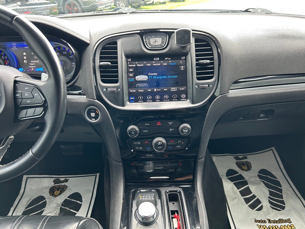 2018 Chrysler 300 Image 18