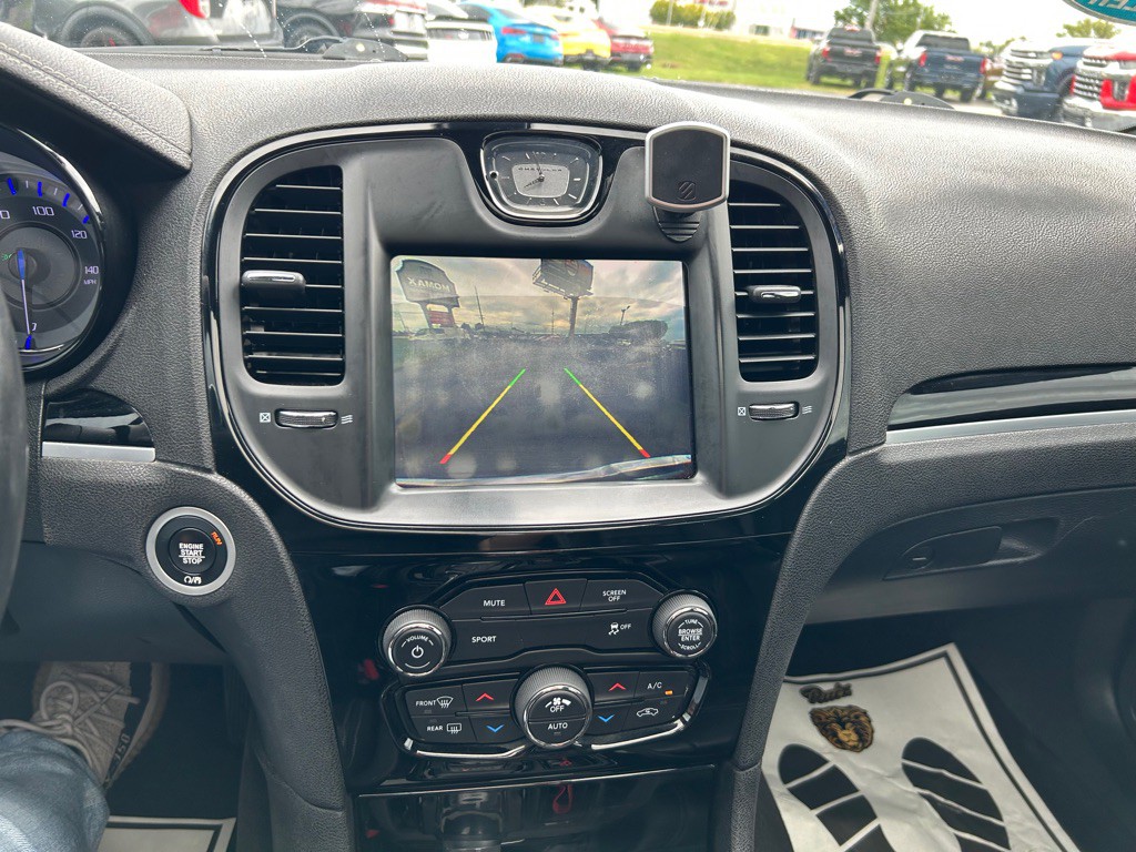 2018 Chrysler 300 Image 19