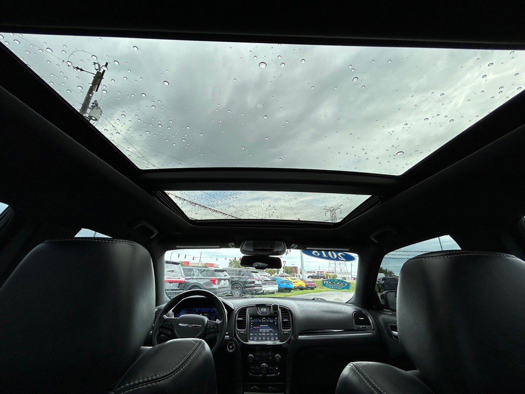 2018 Chrysler 300 Image 20