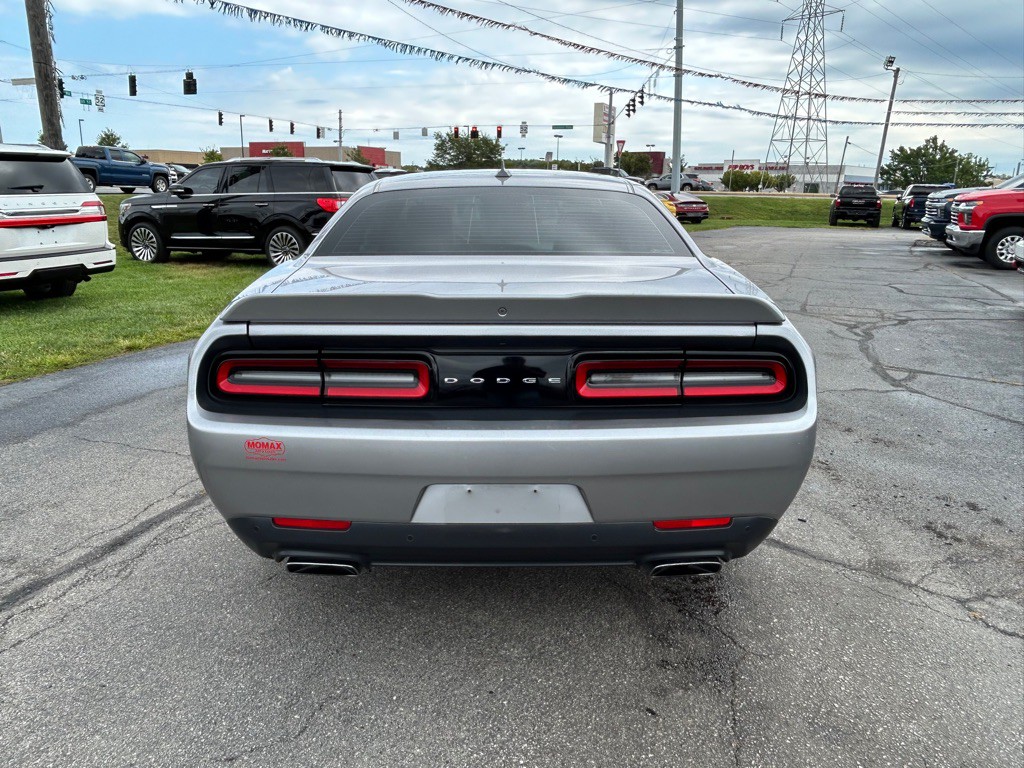 2015 Dodge Challenger Image 8