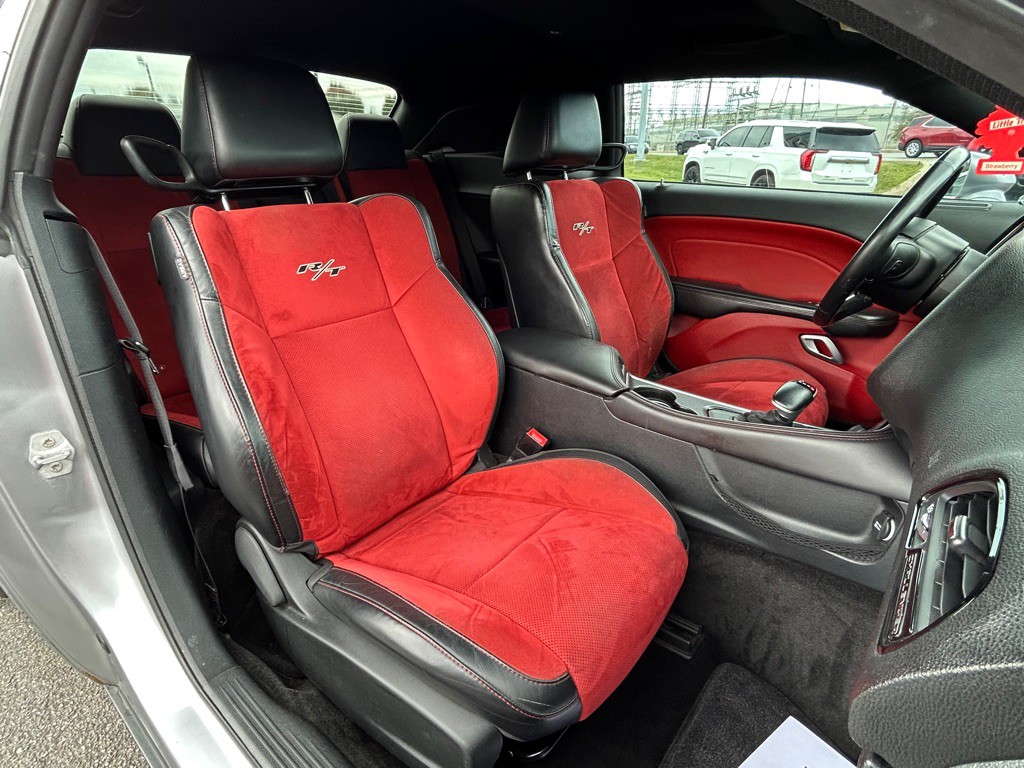 2015 Dodge Challenger Image 12