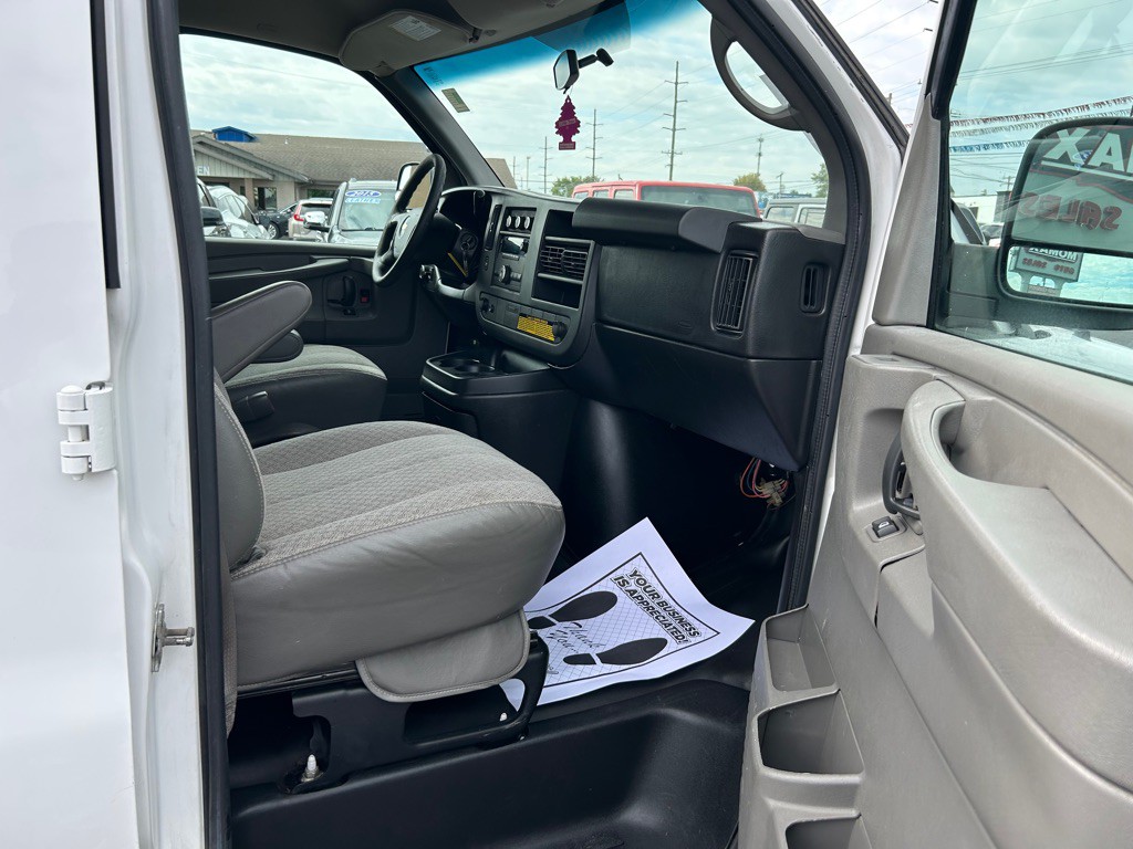 2014 Chevrolet Express Image 9