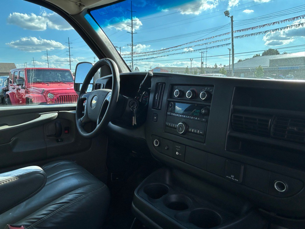 2015 Chevrolet Express Image 10