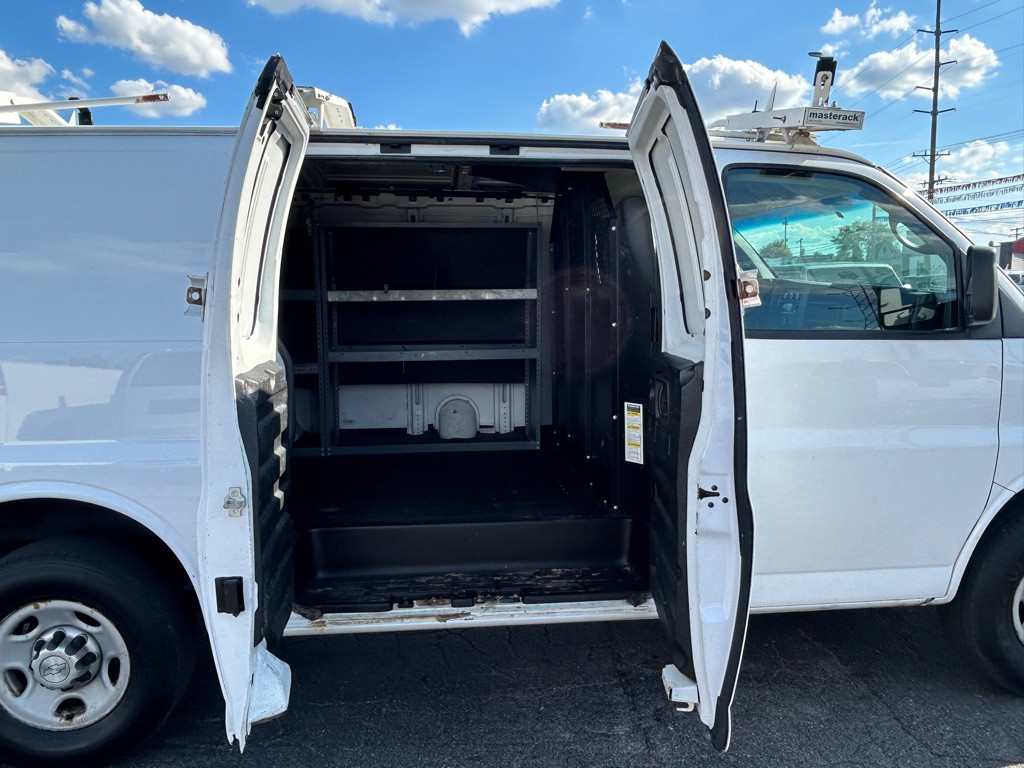 2015 Chevrolet Express Image 11