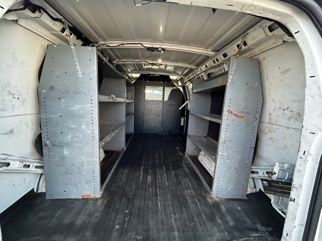 2015 Chevrolet Express Image 13