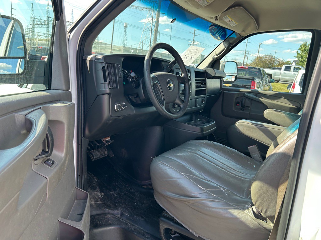 2015 Chevrolet Express Image 14
