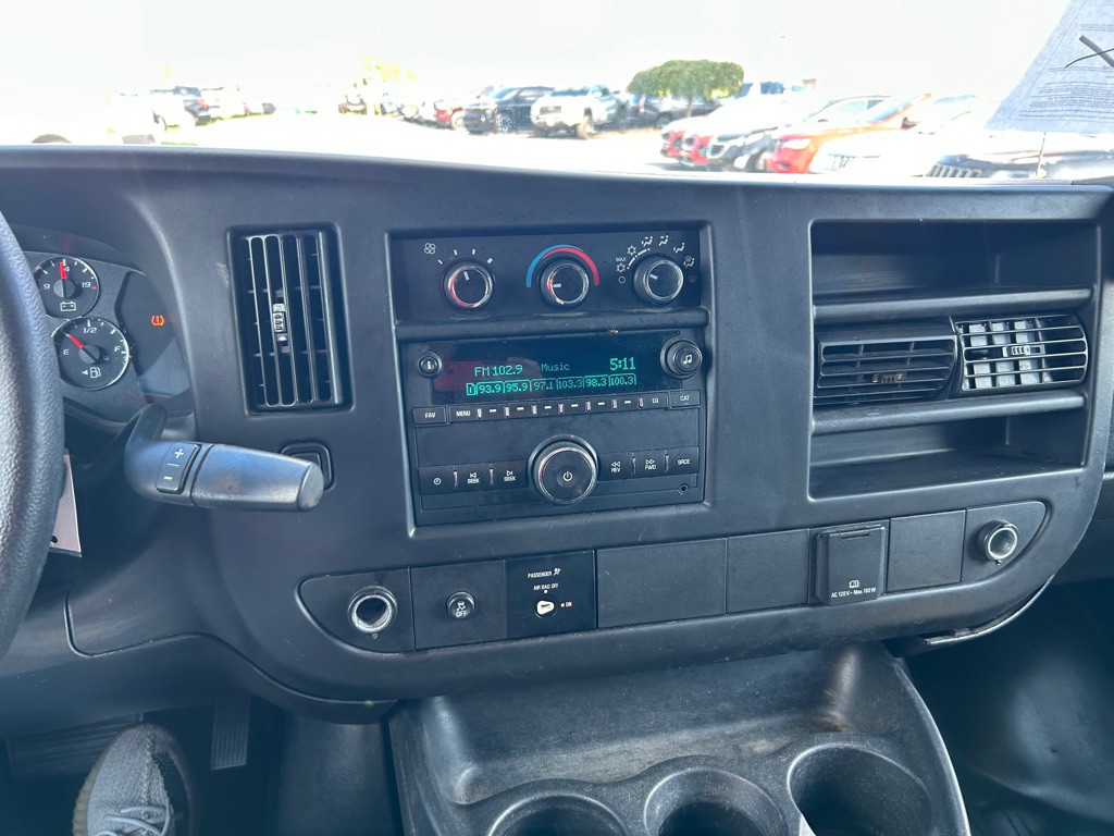 2015 Chevrolet Express Image 17