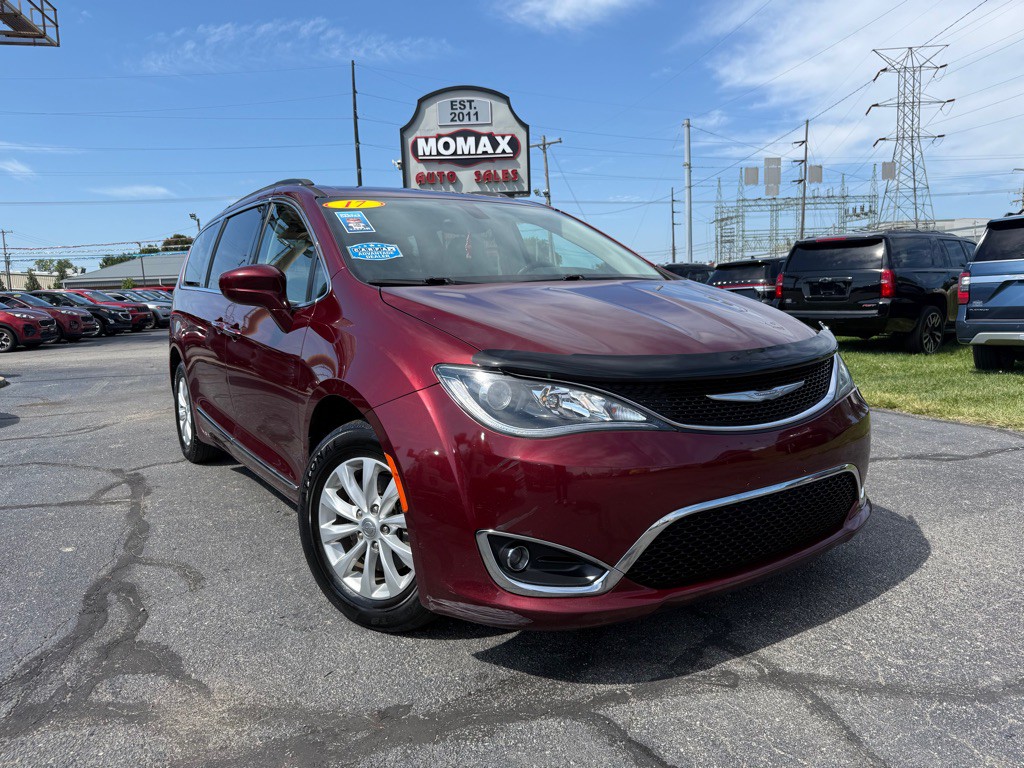 2017 Chrysler Pacifica Image 1
