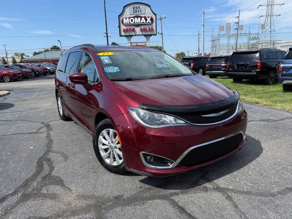 2017 Chrysler Pacifica Image 2