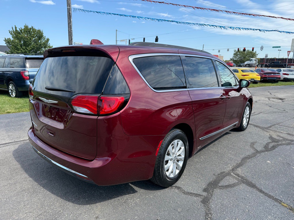 2017 Chrysler Pacifica Image 7