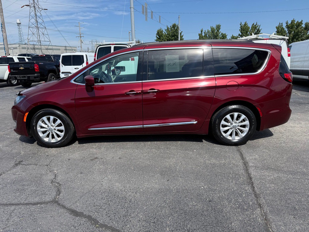 2017 Chrysler Pacifica Image 9