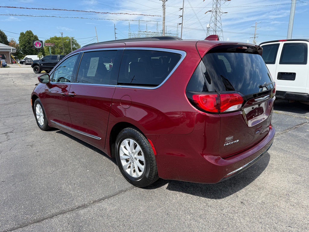 2017 Chrysler Pacifica Image 10