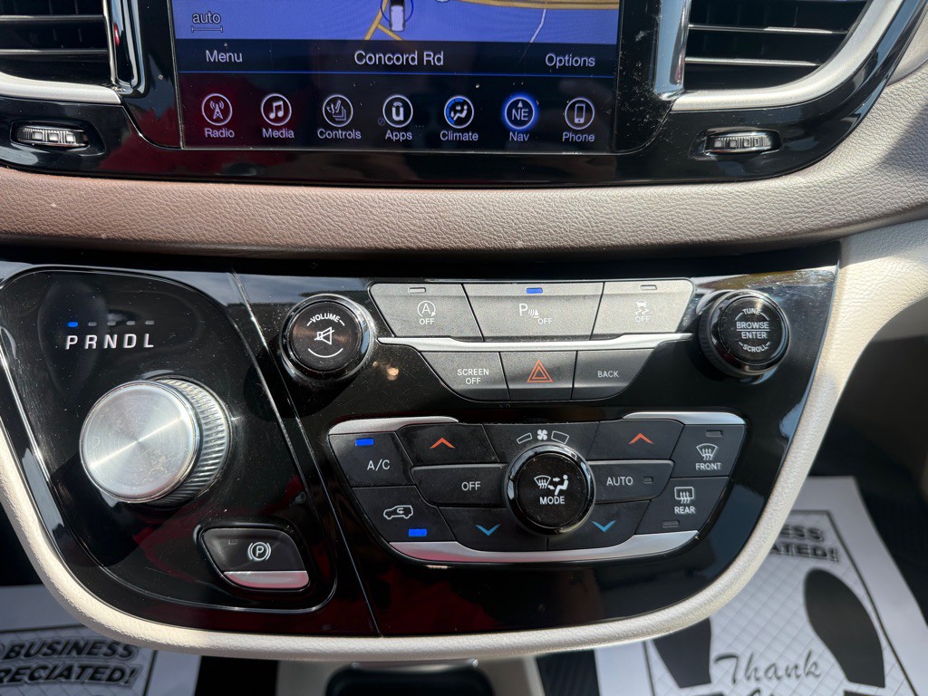 2017 Chrysler Pacifica Image 16