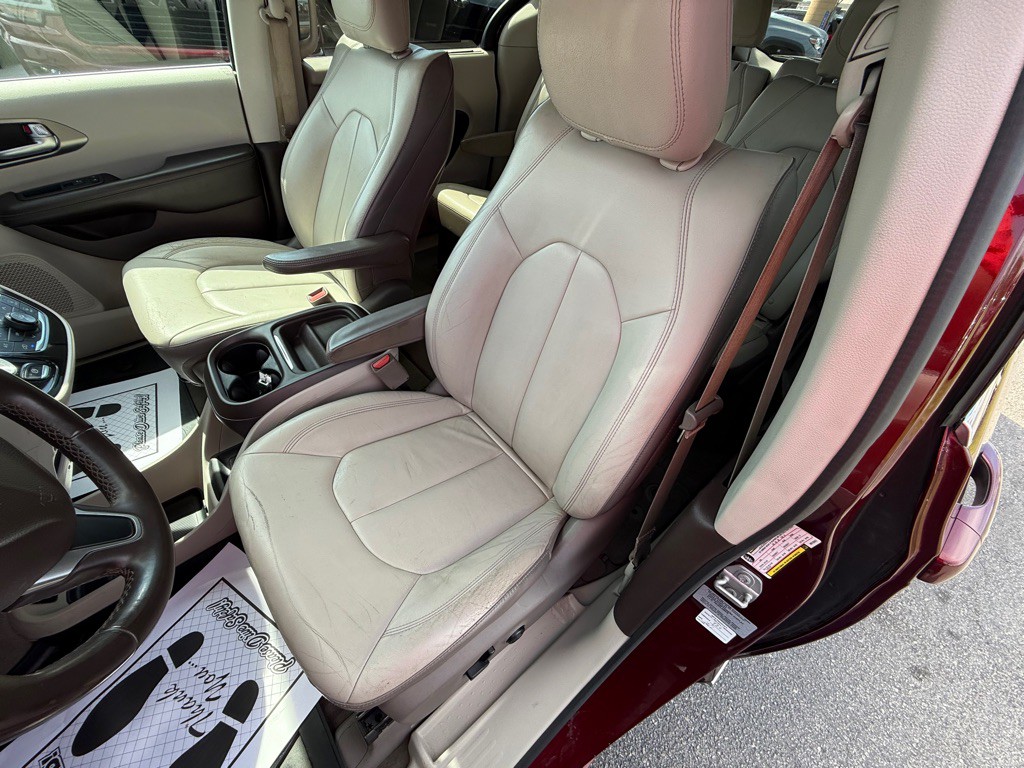 2017 Chrysler Pacifica Image 17