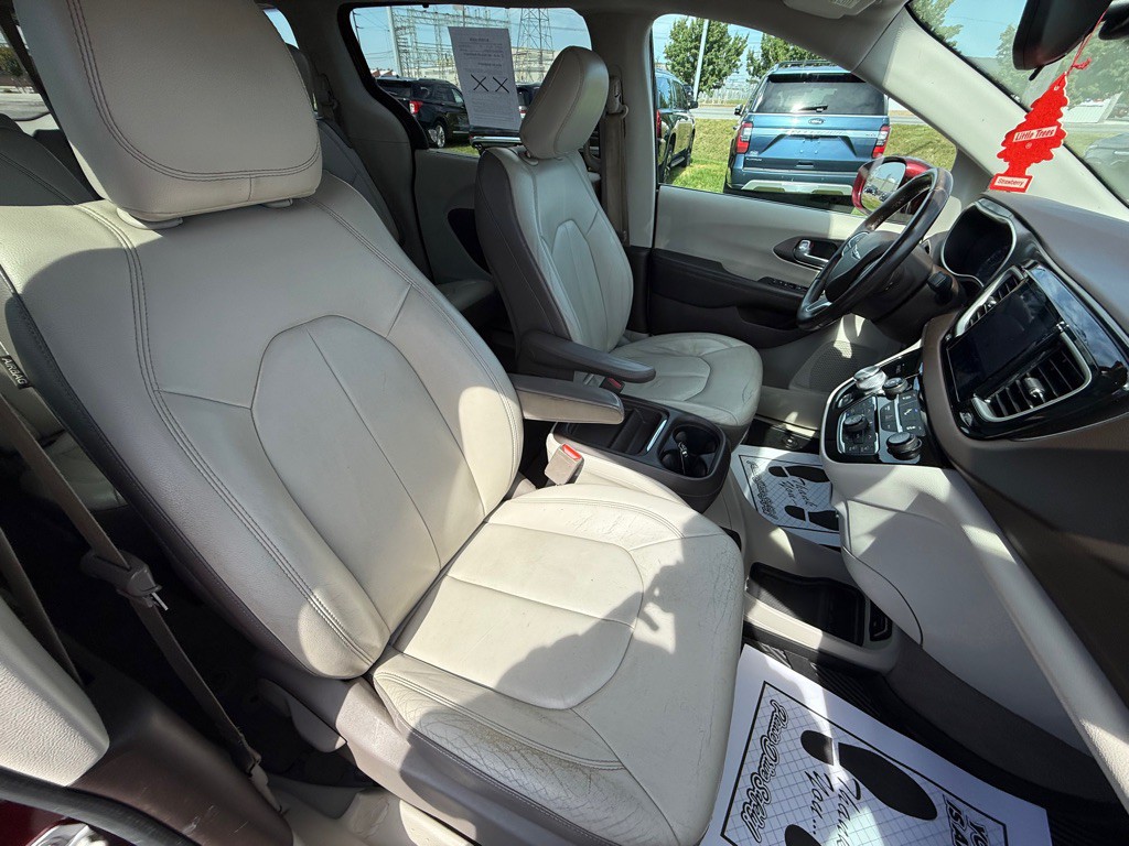 2017 Chrysler Pacifica Image 18