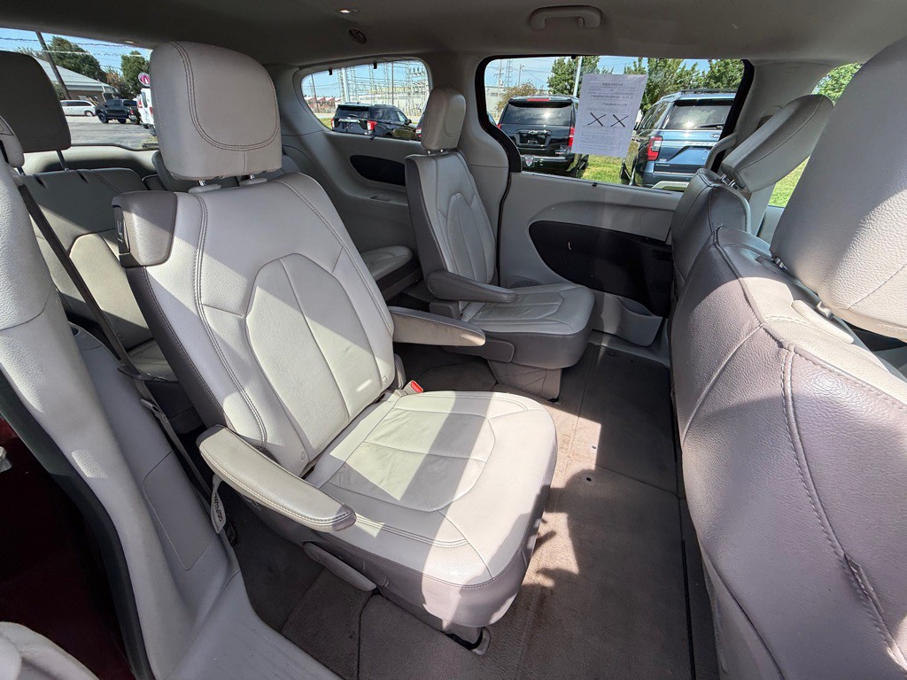 2017 Chrysler Pacifica Image 19