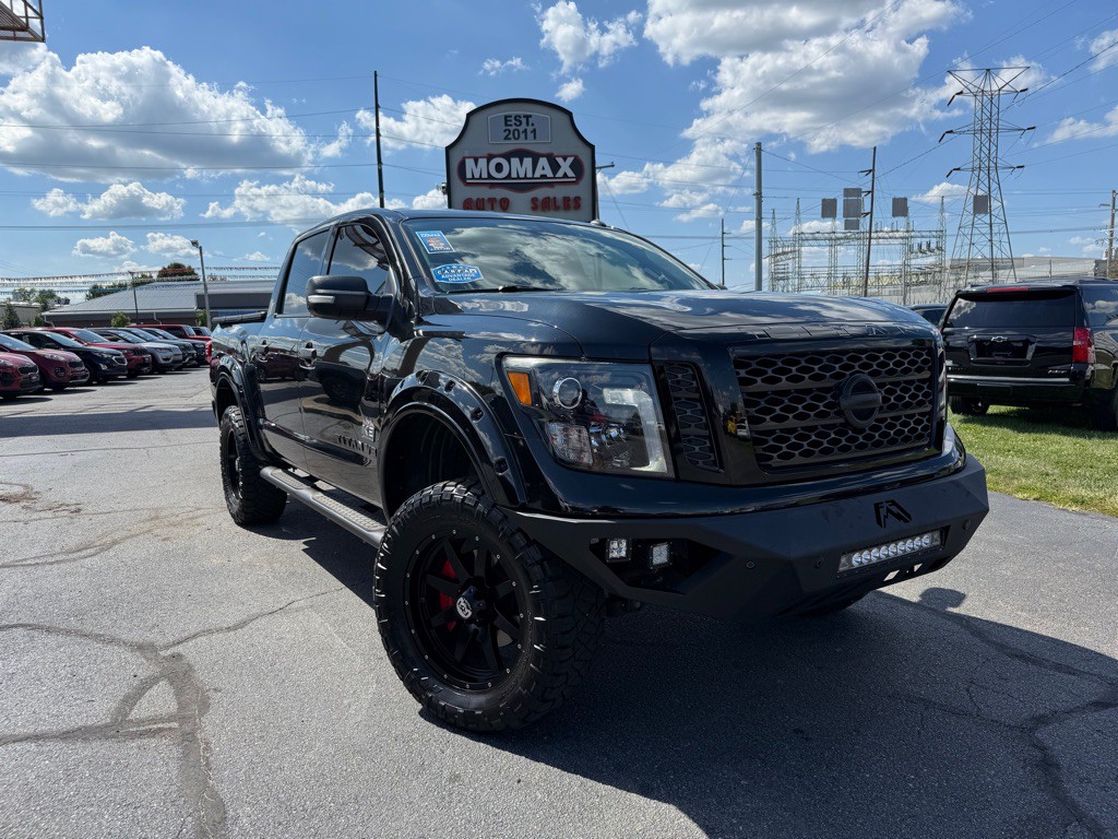 2019 Nissan Titan Image 1