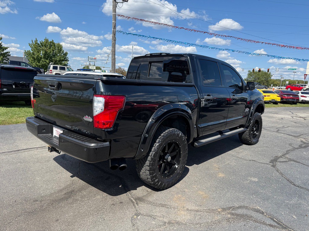 2019 Nissan Titan Image 7