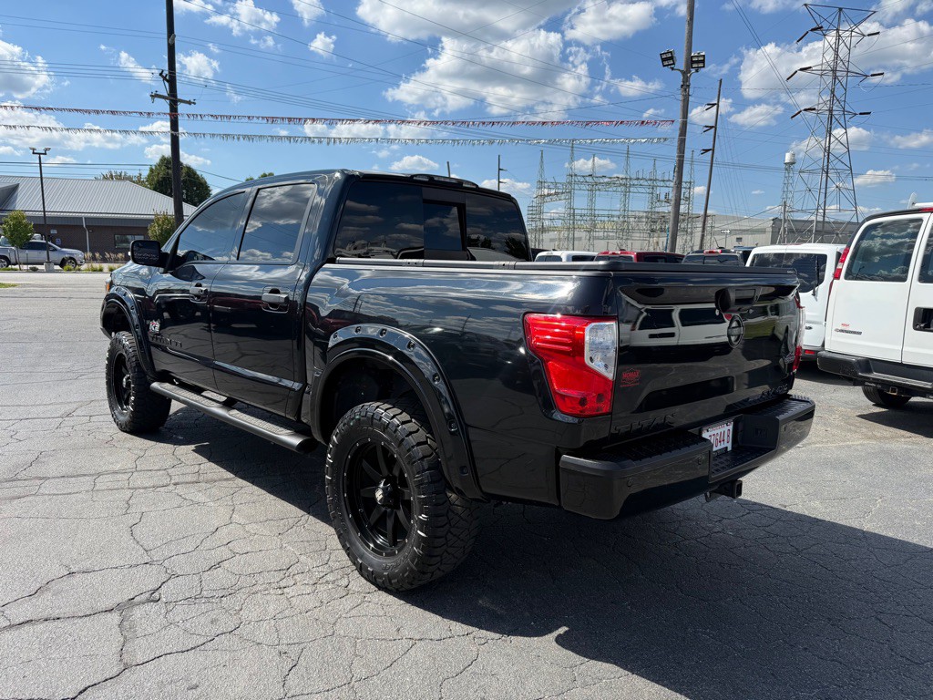 2019 Nissan Titan Image 10