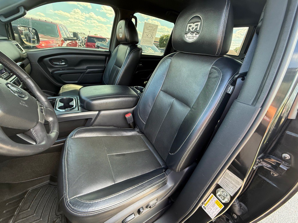 2019 Nissan Titan Image 16
