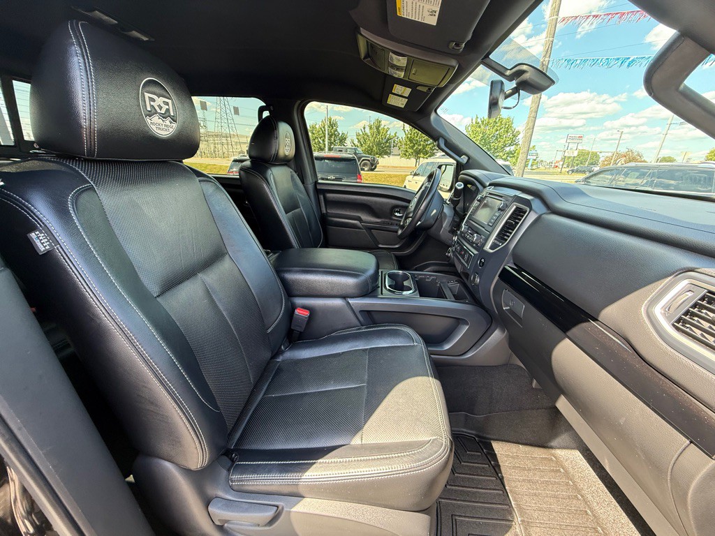 2019 Nissan Titan Image 17
