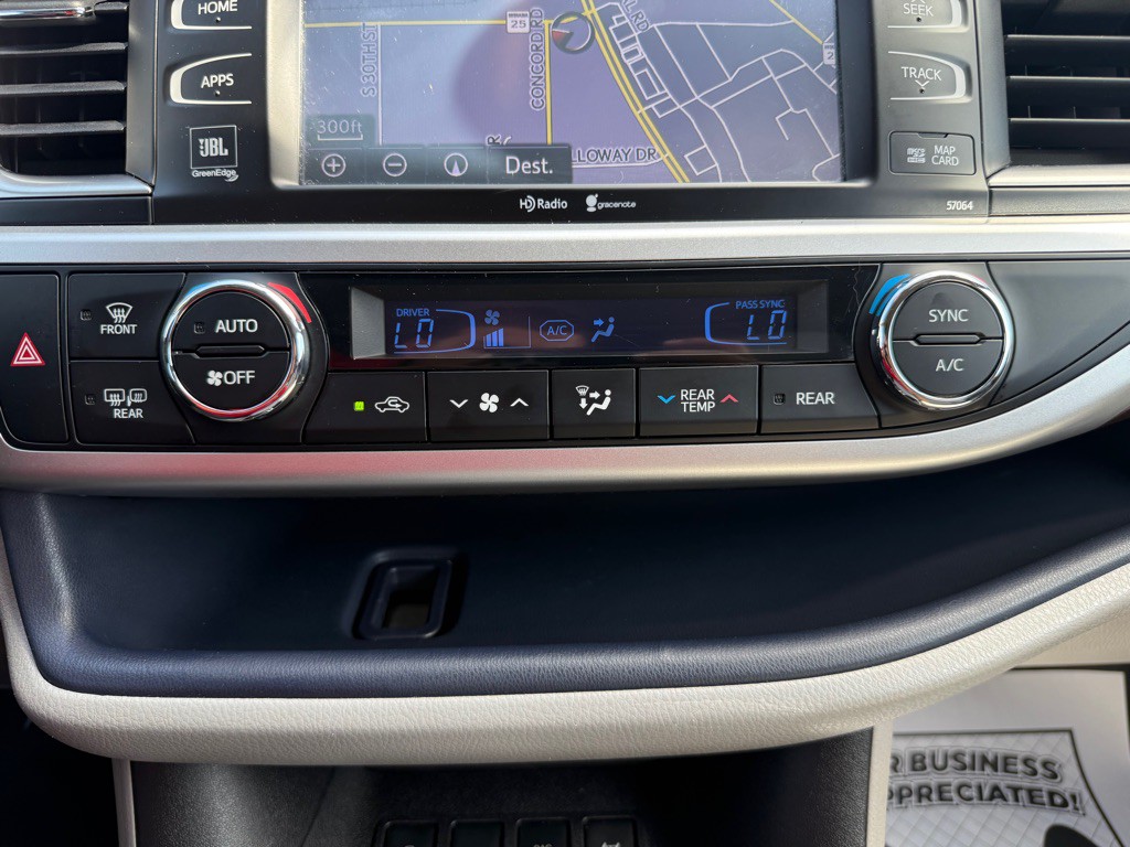 2015 Toyota Highlander Image 16