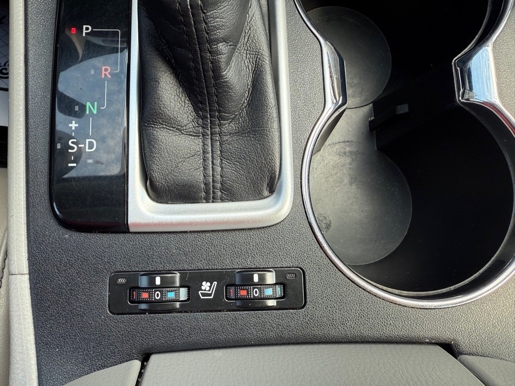 2015 Toyota Highlander Image 18