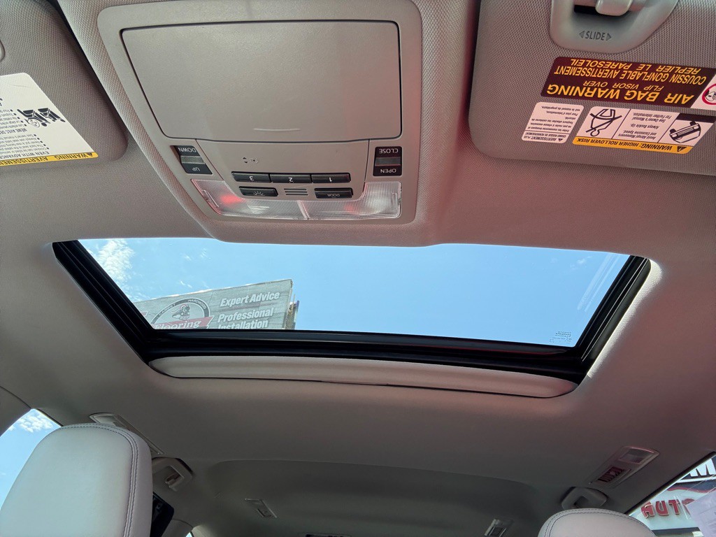 2015 Toyota Highlander Image 19