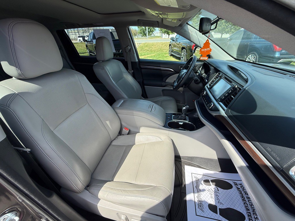 2015 Toyota Highlander Image 21