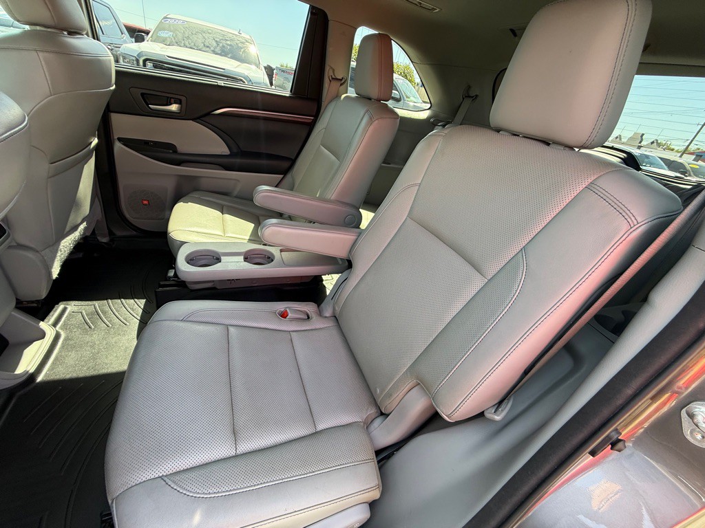 2015 Toyota Highlander Image 22