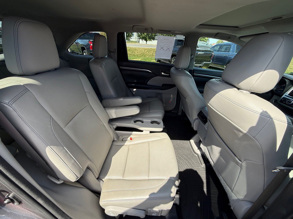 2015 Toyota Highlander Image 23