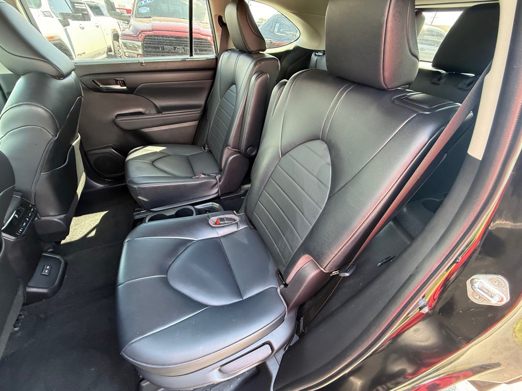 2022 Toyota Highlander Image 17