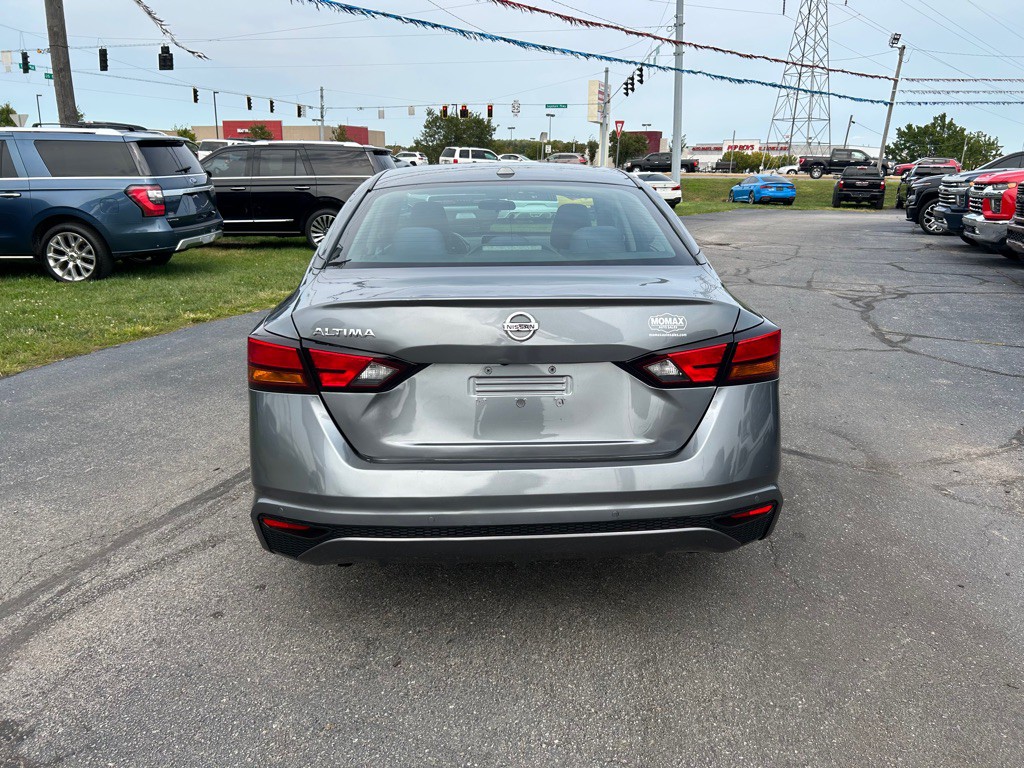 2020 Nissan Altima Image 8