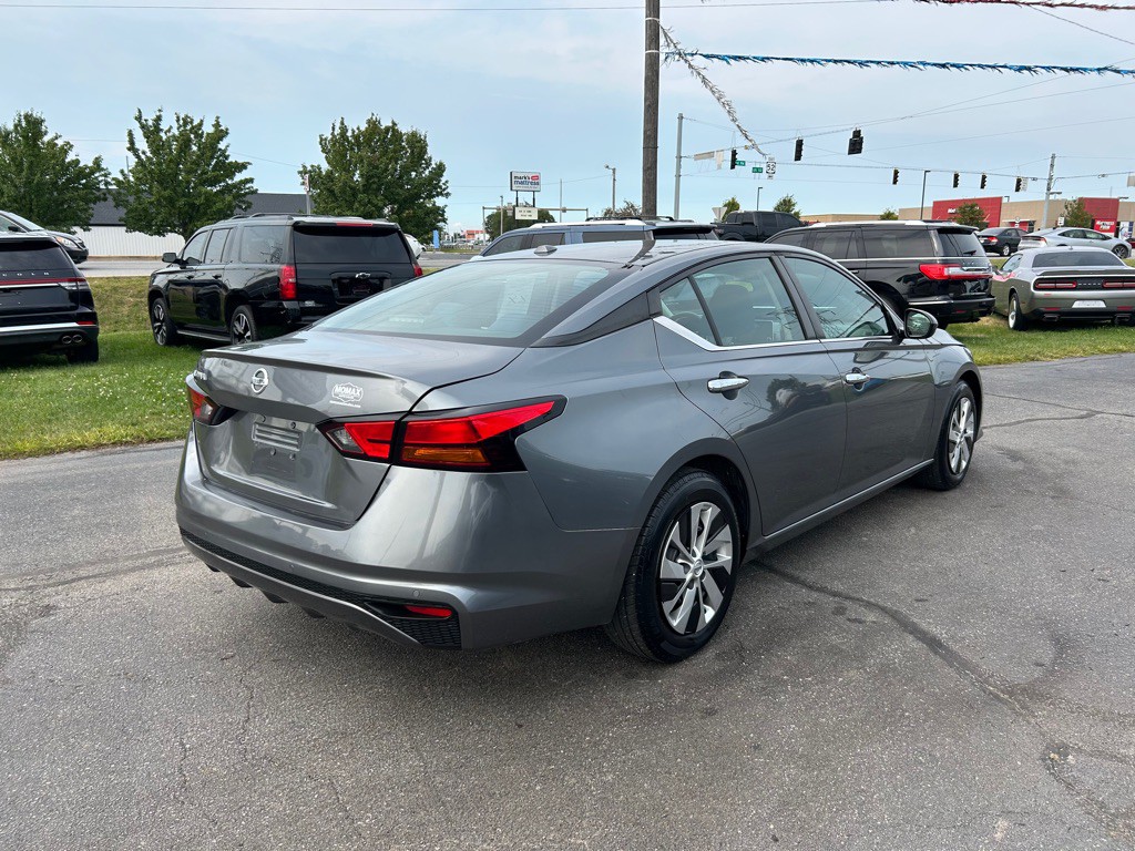 2020 Nissan Altima Image 9