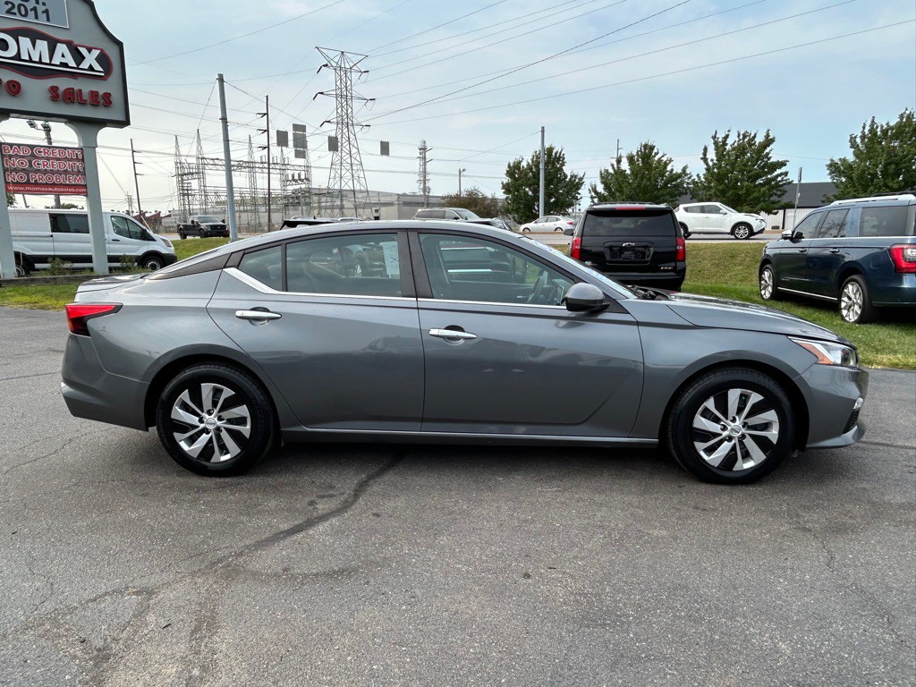 2020 Nissan Altima Image 10