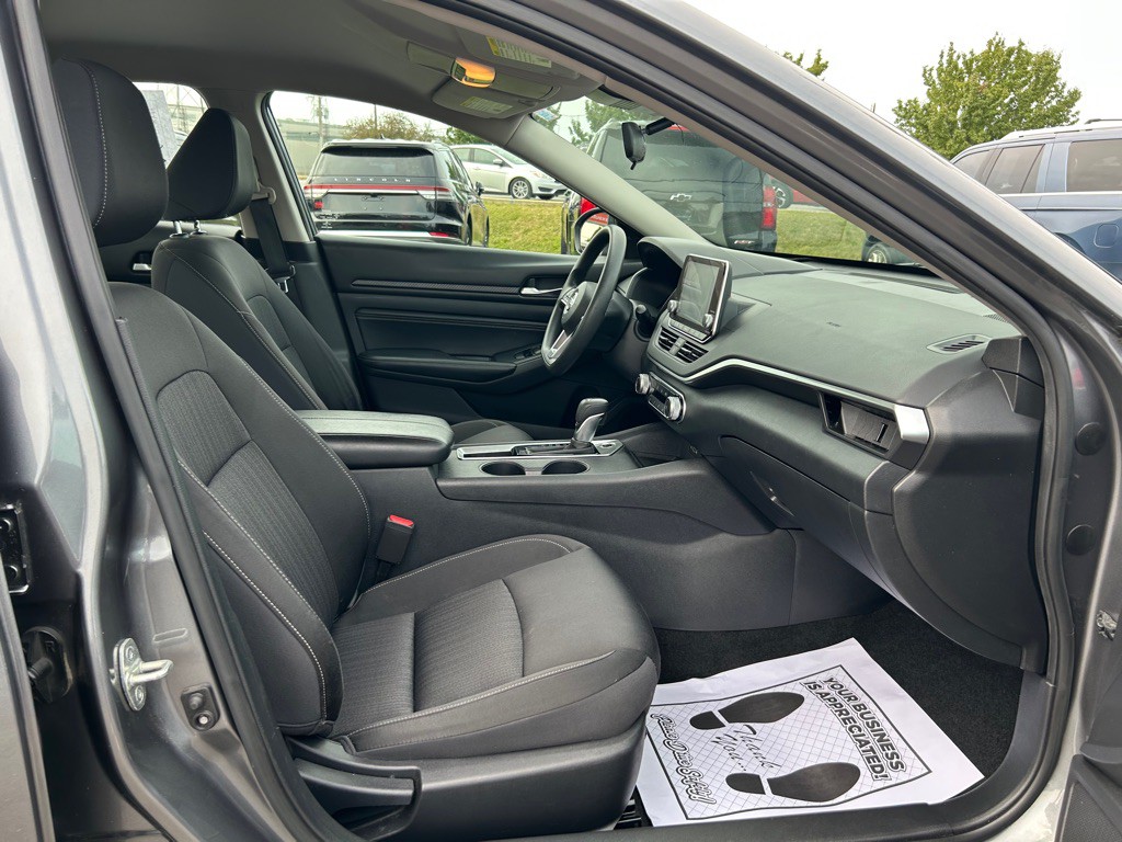 2020 Nissan Altima Image 11