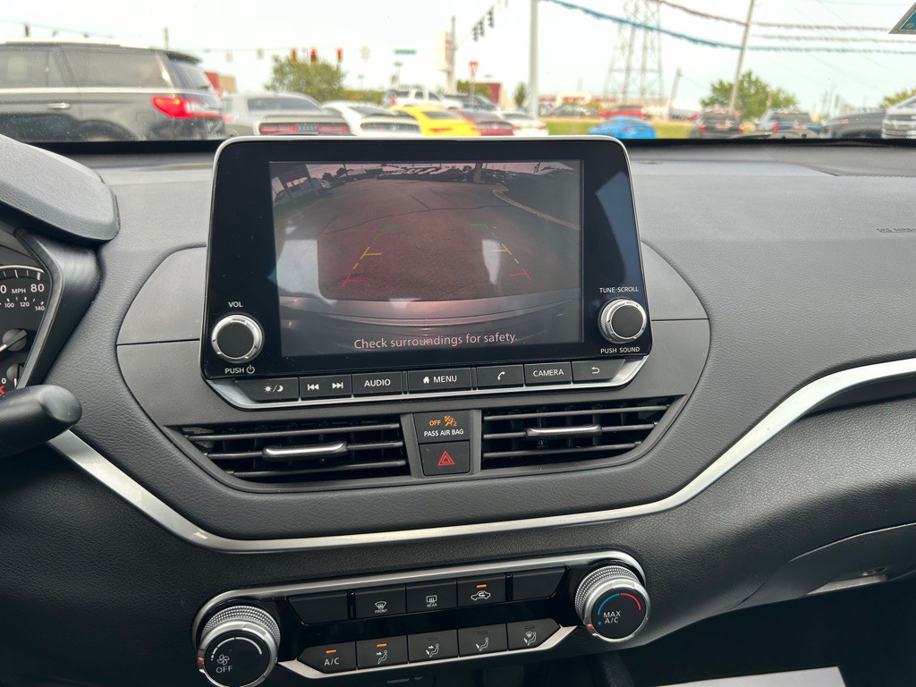 2020 Nissan Altima Image 19