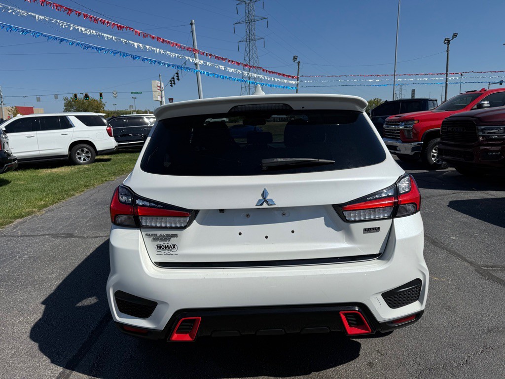 2021 Mitsubishi Outlander Image 6