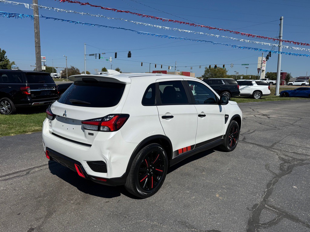 2021 Mitsubishi Outlander Image 7
