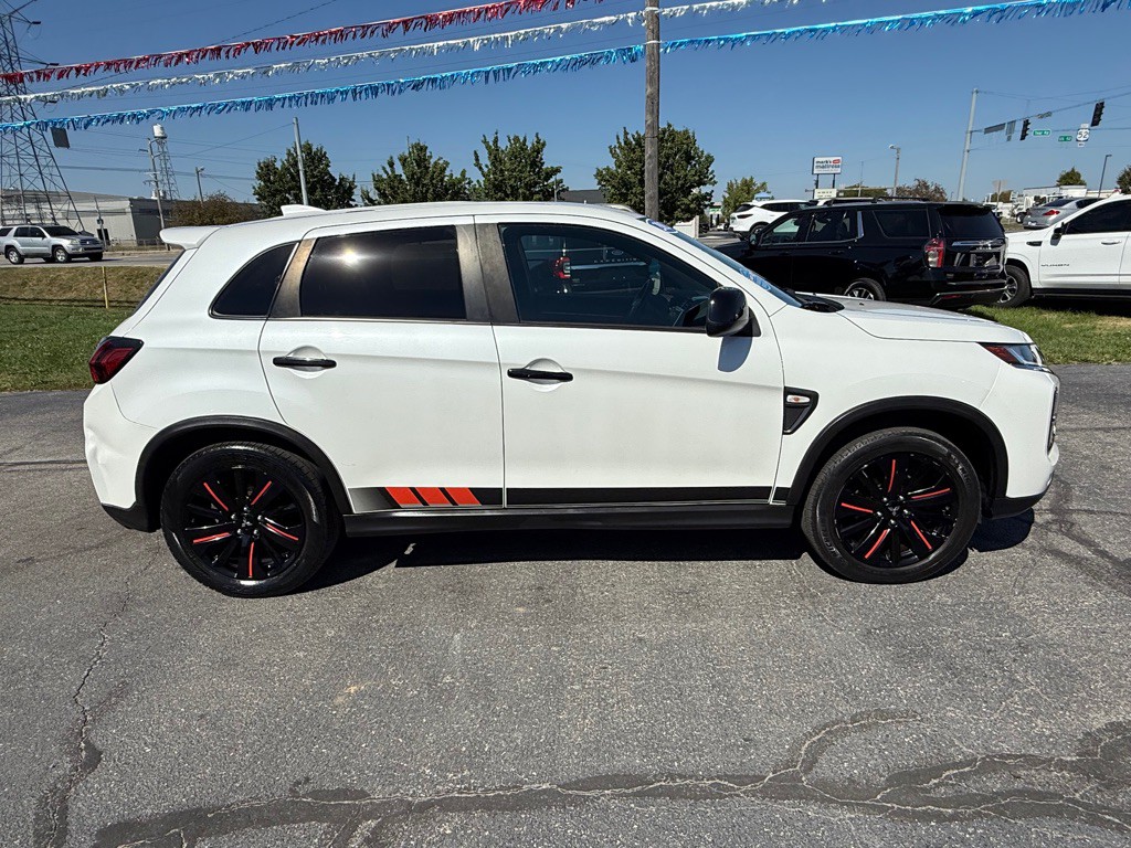 2021 Mitsubishi Outlander Image 8