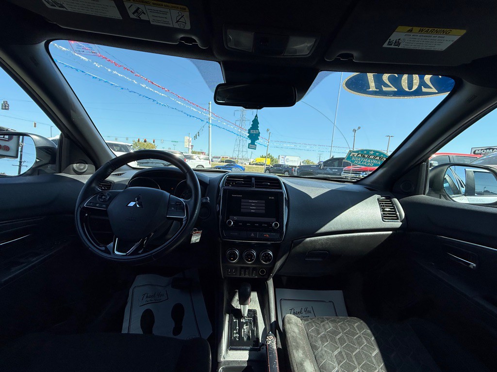 2021 Mitsubishi Outlander Image 13