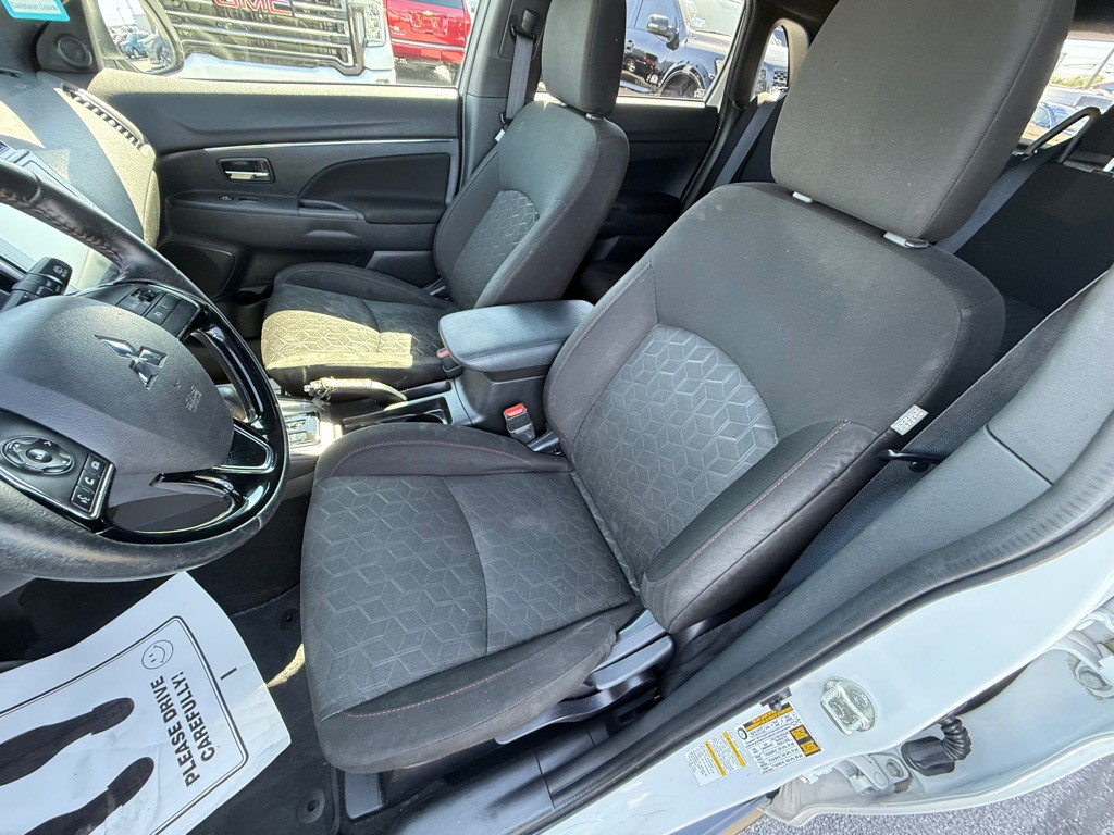 2021 Mitsubishi Outlander Image 14