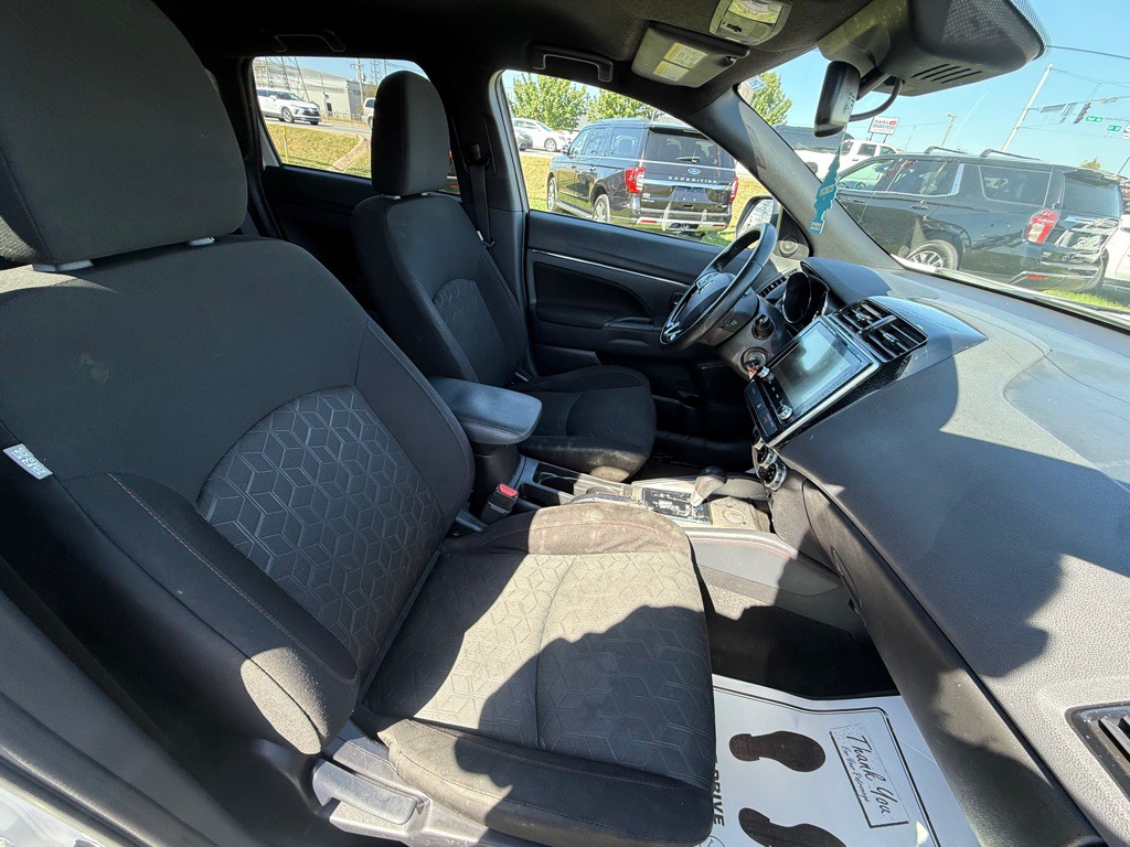 2021 Mitsubishi Outlander Image 15