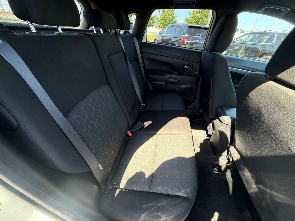 2021 Mitsubishi Outlander Image 17