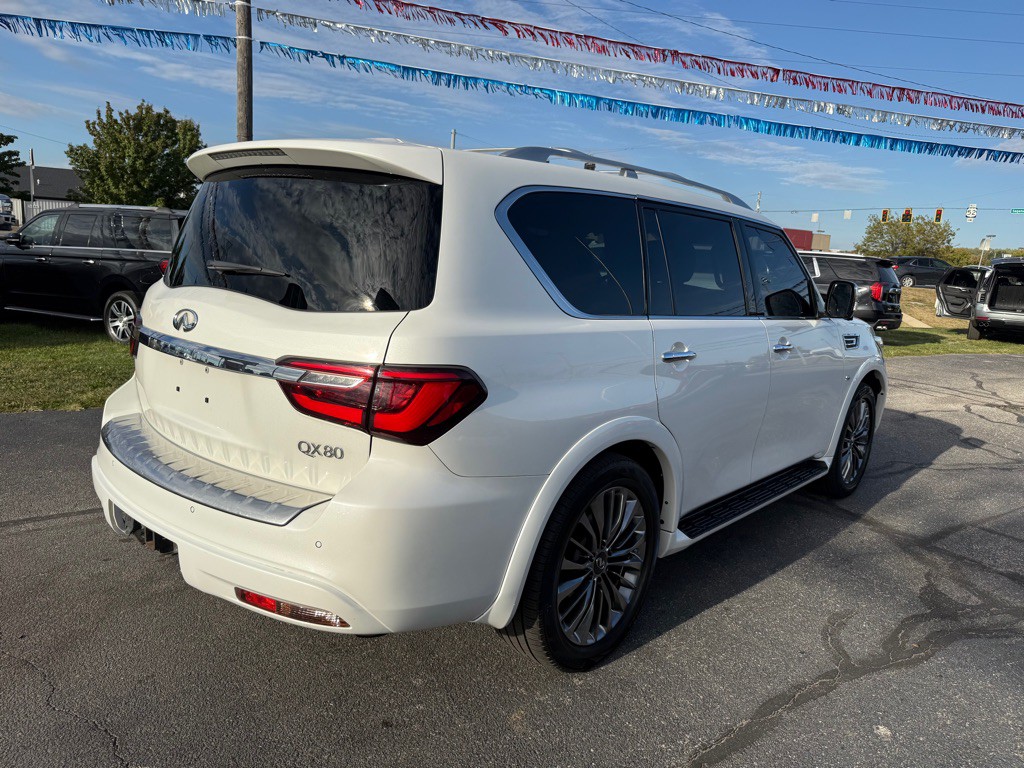2018 INFINITI QX80 Image 8