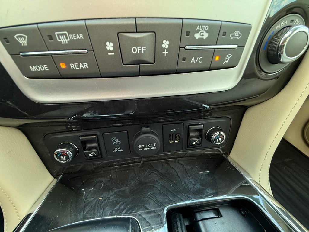 2018 INFINITI QX80 Image 17